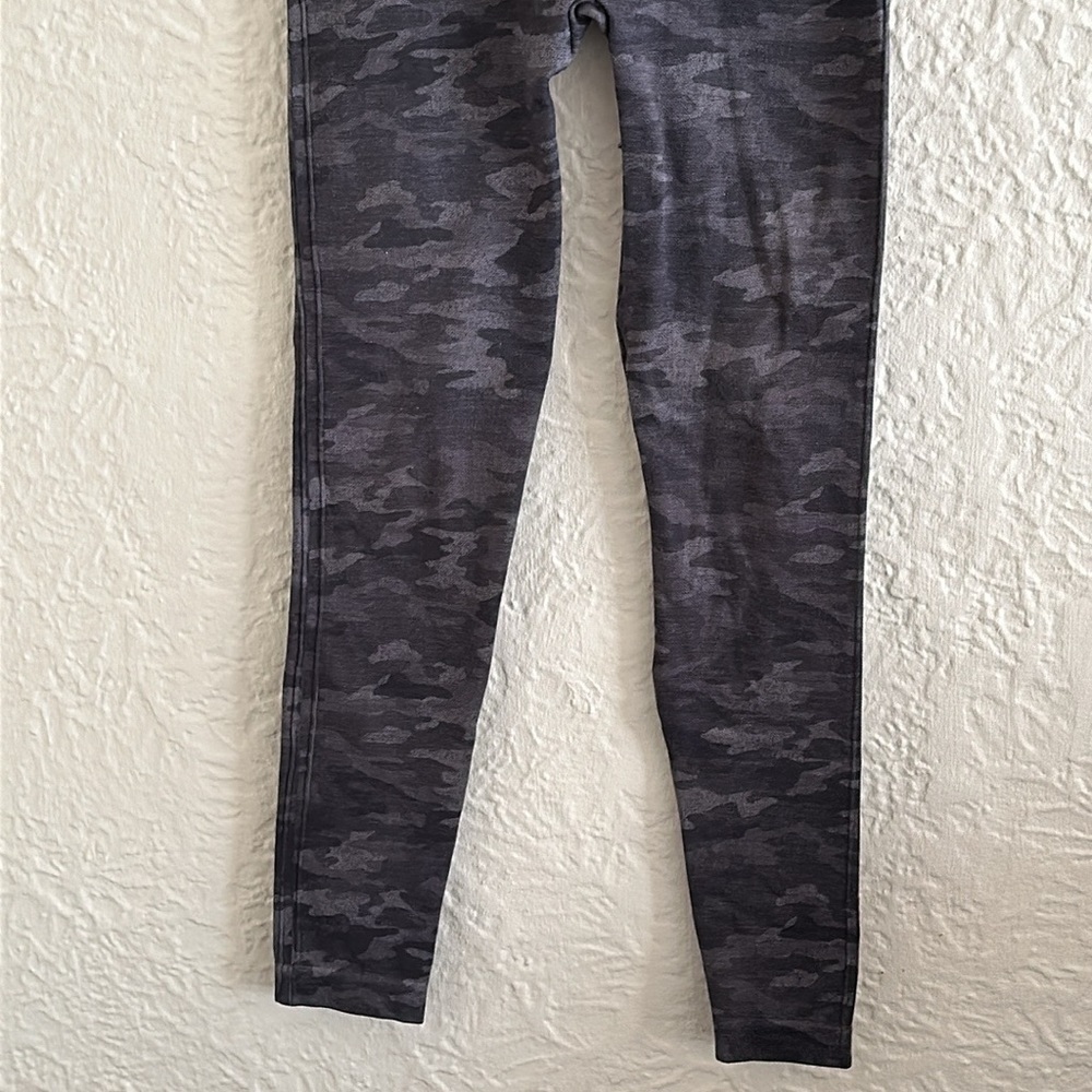 Spanx Look At Me Now High Waisted Seamless Leggings Medium Black Camouflauge - Picture 5 of 10
